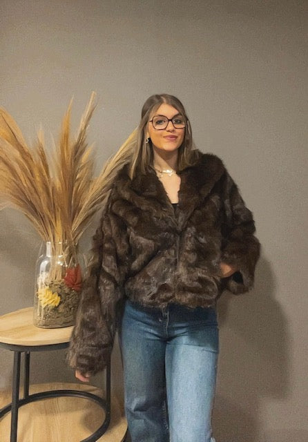 Veste courte en fausse fourrure