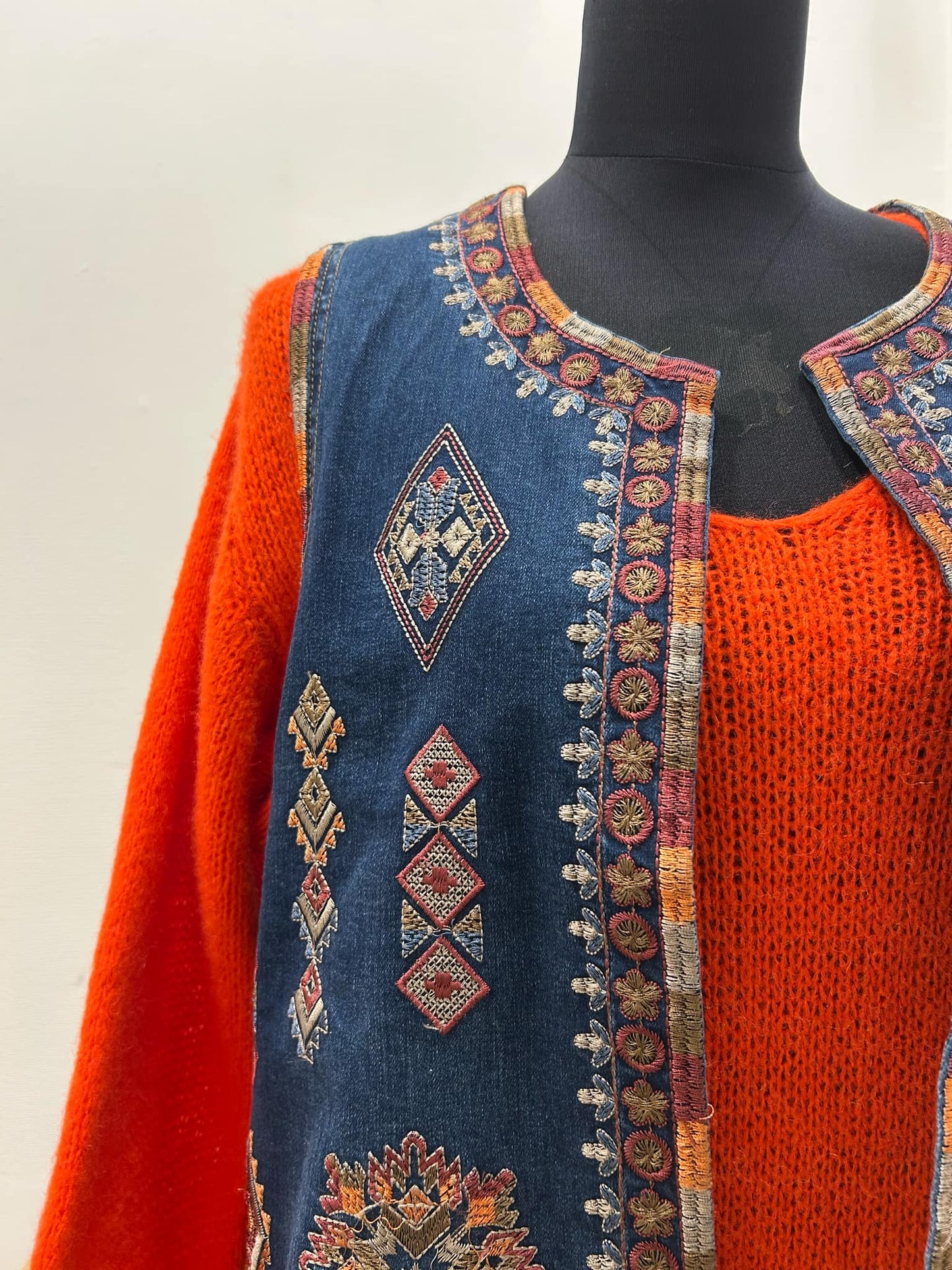 Gilet Sans Manches en Jean Brodé