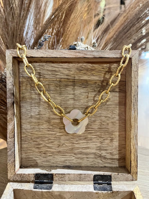Collier fleur doré