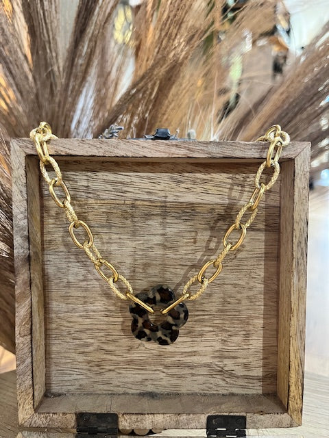 Collier en fleur doré