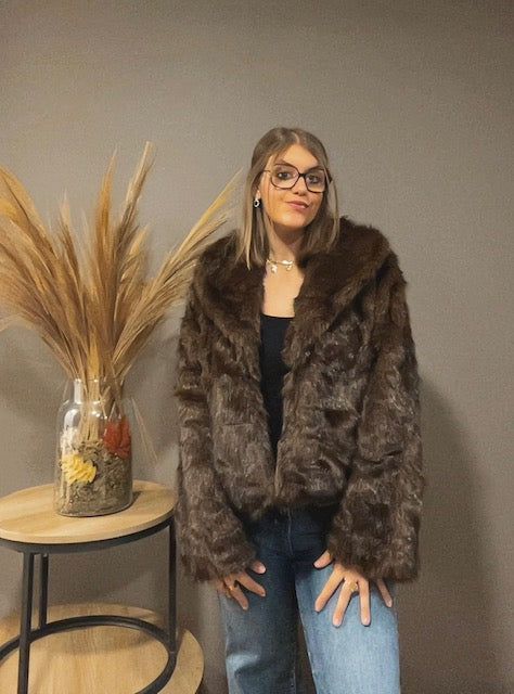 Veste courte en fausse fourrure